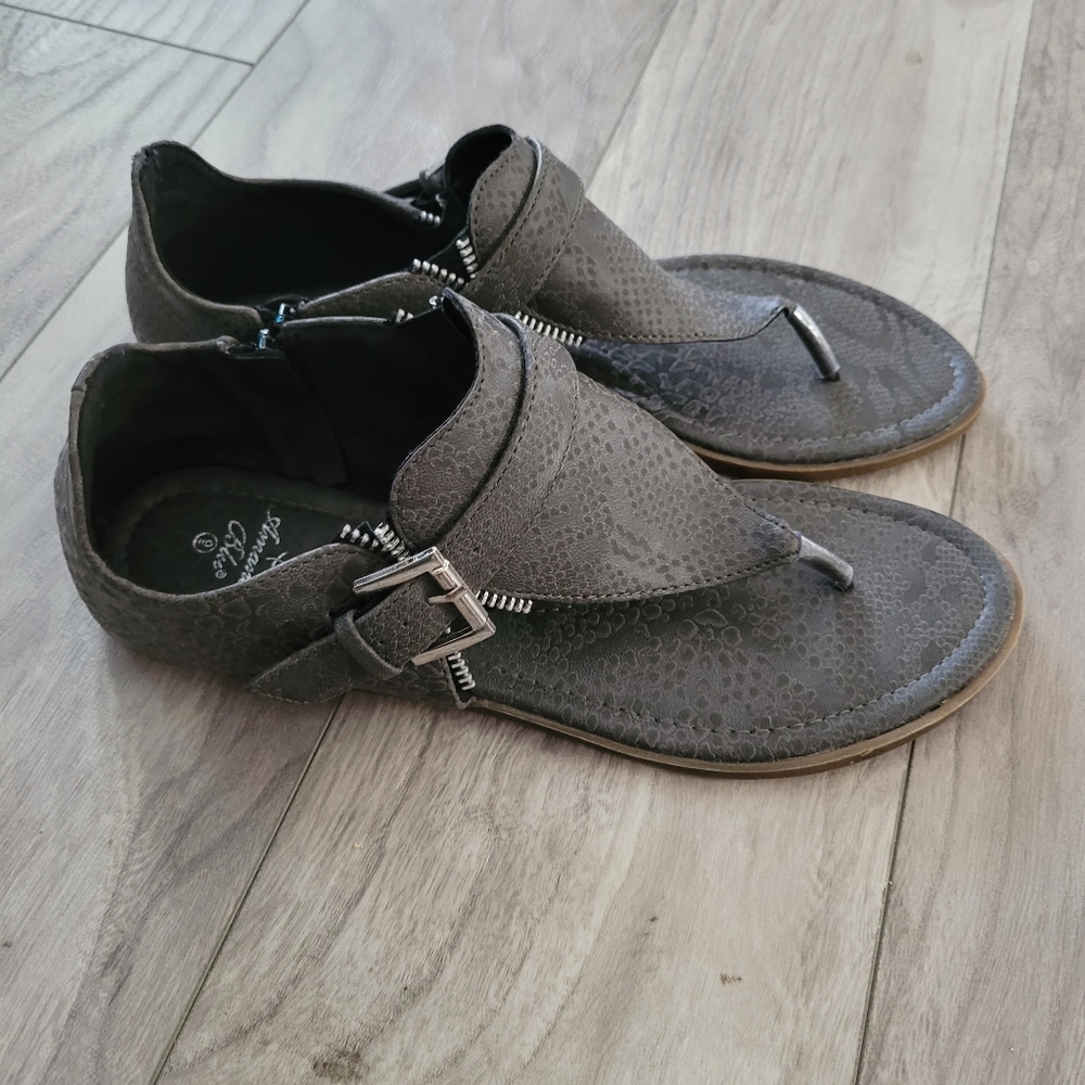 SALE 7 FOR $20 Amanda Blu Sandals size 9
